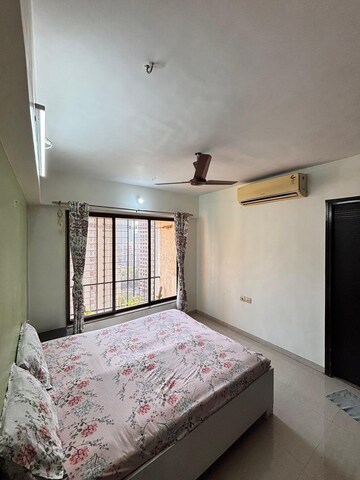 Bedroom in 2.5 BHK Apartment at Riddhi Tower, Malad East – for Rent