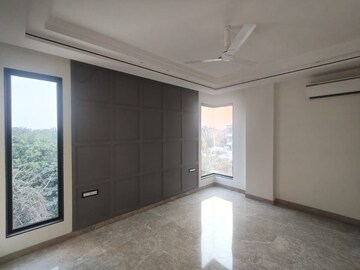 Room in 3 BHK Builder Floor at Sector 25 – for Sale