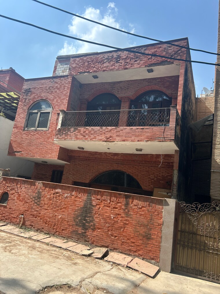 Living Room, sector 40 6 Bedroom 162 Sq.Yd. Independent House In Sector 40 Noida 8481320