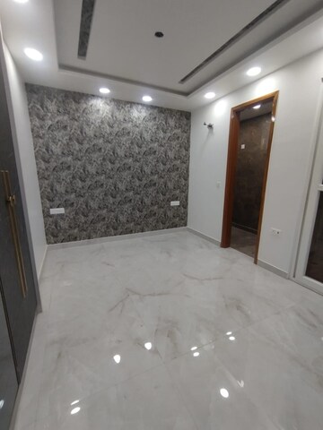 Room in 4 BHK Apartment at Loharuka Green Heights, Rajarhat New Town – for Sale