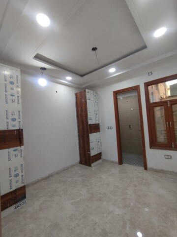 Room in 4 BHK Apartment at Loharuka Green Heights, Rajarhat New Town – for Sale