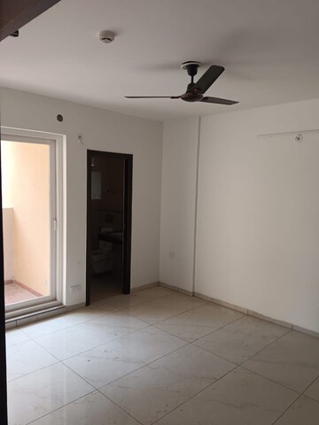 Room in 3.5 BHK Apartment at Rishita Manhattan, Gomti Nagar – for Rent
