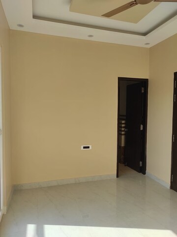 Master Bedroom in 3 BHK Villa at Malsi – for Rent