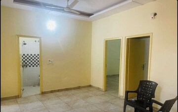 Master Bedroom in 3 BHK Builder Floor at Motiaz Royal Citi, Ambala Highway – for Rent