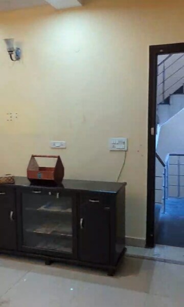 Room in 4 BHK Apartment at Green Fields Colony – for Sale