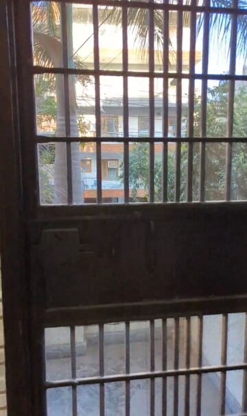 Room in 4 BHK Apartment at Green Fields Colony – for Sale