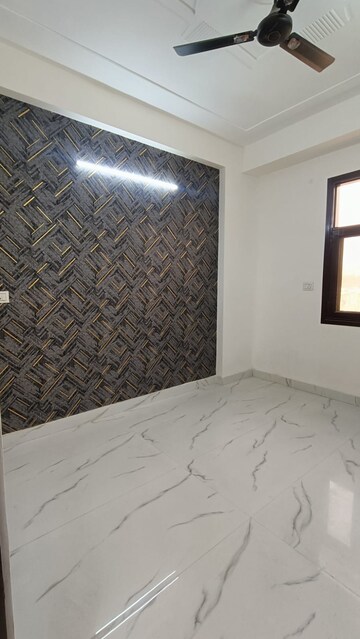 Room in 2 BHK Builder Floor at Sarfabad Village – for Sale