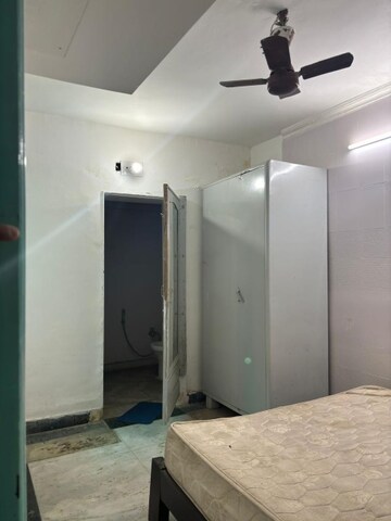 Furnished Amenities in 2 BHK Builder Floor at Satyam Plaza, Sector 15 – for Rent