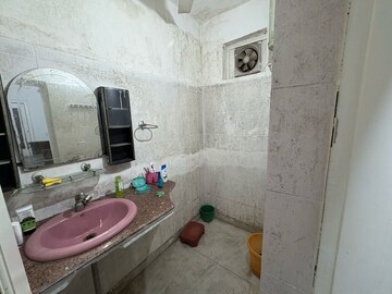 Bathroom in 2 BHK Builder Floor at Satyam Plaza, Sector 15 – for Rent