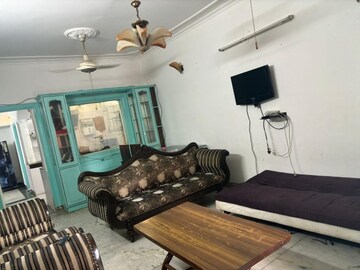 Master Bedroom in 2 BHK Builder Floor at Satyam Plaza, Sector 15 – for Rent