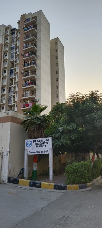 Living Room in 3 BHK Apartment at BPTP Discovery Park, Sector 80 – for Sale