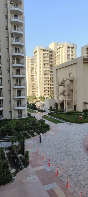 Living Room in 3 BHK Apartment at BPTP Discovery Park, Sector 80 – for Sale