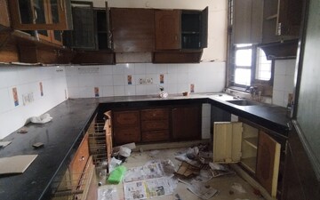 6+ BHK Independent House For Sale in Sector 56