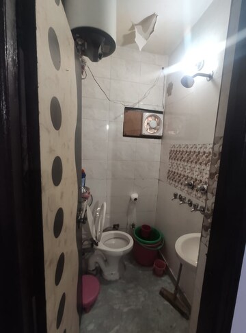 Bathroom in 1 BHK Builder Floor at Patel Nagar – for Rent