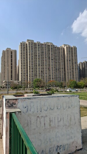 Living Room in 1.5 BHK Apartment at Victoryone Central, Sector 12 Greater Noida – for Sale