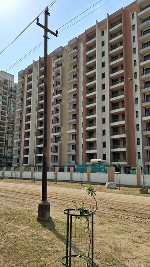 1.5 BHK Apartment For Sale in Victoryone Central, Sector 12 Greater Noida