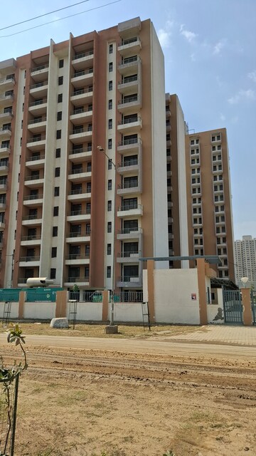 Living Room in 1.5 BHK Apartment at Victoryone Central, Sector 12 Greater Noida – for Sale