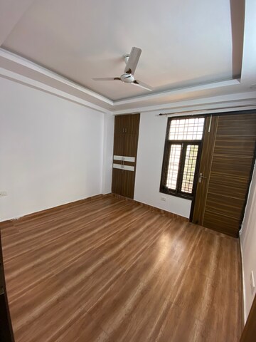 Room in 3 BHK Apartment at Chattarpur – for Rent