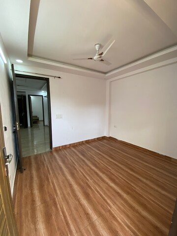 Room in 3 BHK Apartment at Chattarpur – for Rent