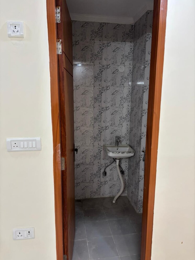 Floor Plan, freedom fighters enclave 2 Bedroom 80 Sq.Yd. Builder Floor In Freedom Fighters Enclave Delhi 8482007