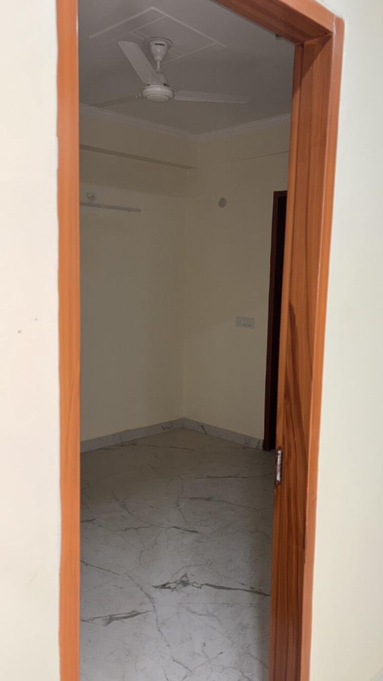 Room, freedom fighters enclave 2 Bedroom 80 Sq.Yd. Builder Floor In Freedom Fighters Enclave Delhi 8482007