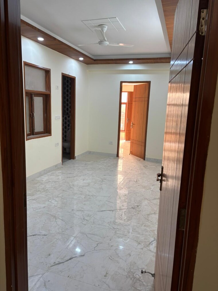 Room, freedom fighters enclave 2 Bedroom 80 Sq.Yd. Builder Floor In Freedom Fighters Enclave Delhi 8482007