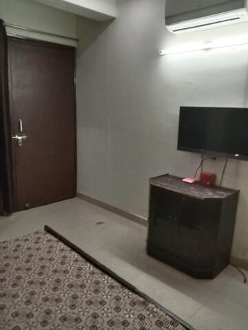 Master Bedroom in 2 BHK Apartment at Sector 28 – for Rent