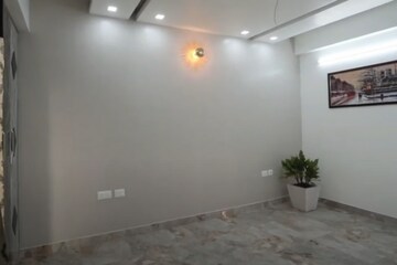 Room in 3 BHK Apartment at Pi I And Ii Greater Noida – for Sale