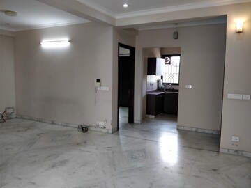 Room in 3 BHK Builder Floor at Sector 28 – for Rent
