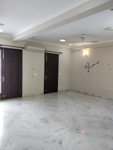 Room in 3 BHK Builder Floor at Sector 28 – for Rent