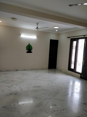 Room in 3 BHK Builder Floor at Sector 28 – for Rent