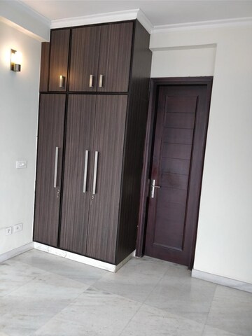 Room in 3 BHK Builder Floor at Sector 28 – for Rent