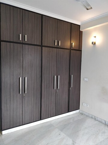 Room in 3 BHK Builder Floor at Sector 28 – for Rent