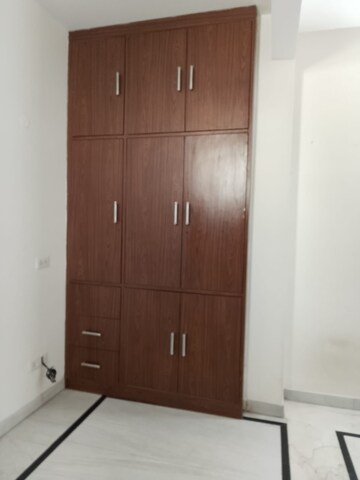 Room in 3 BHK Builder Floor at Safdarjung Enclave – for Rent