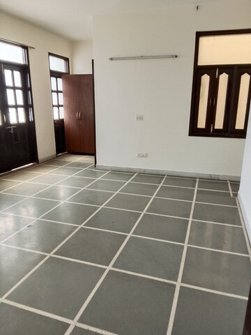 Room in 3 BHK Builder Floor at Safdarjung Enclave – for Rent