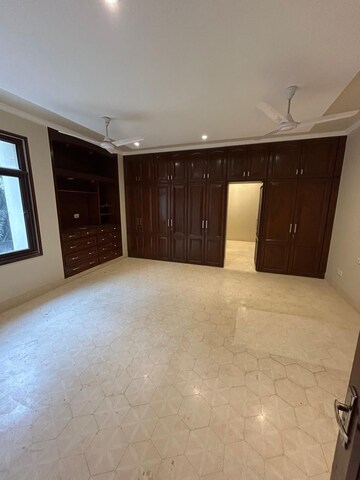 Room in 3 BHK Builder Floor at Safdarjung Enclave – for Rent