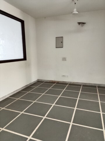 Room in 3 BHK Builder Floor at Safdarjung Enclave – for Rent