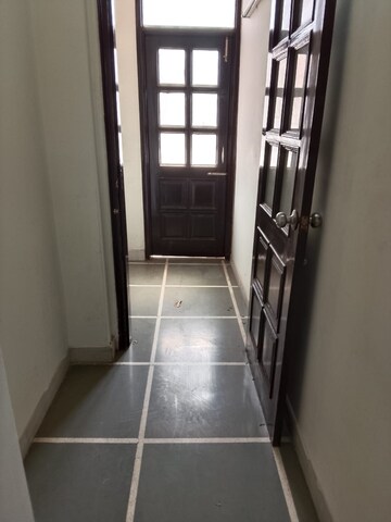  3 BHK Builder Floor at Safdarjung Enclave – for Rent