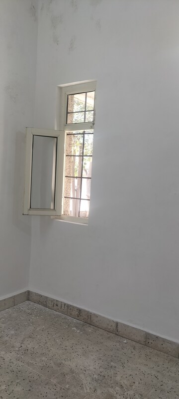 Master Bedroom in 1 BHK Builder Floor at Pi I And Ii Greater Noida – for Rent