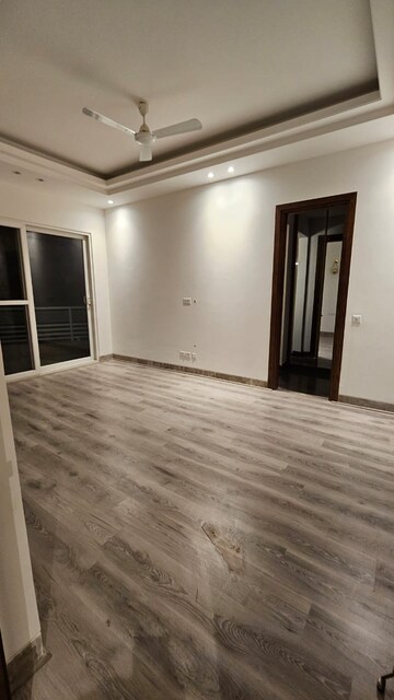 Room in 4 BHK Builder Floor at Green Park – for Rent