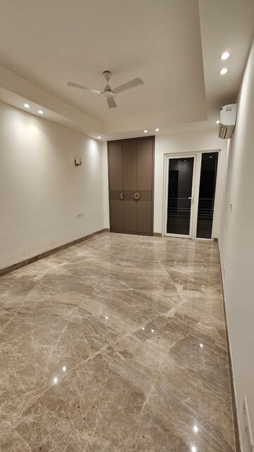 Room in 4 BHK Builder Floor at Green Park – for Rent