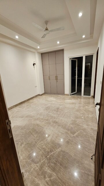 Room in 4 BHK Builder Floor at Green Park – for Rent