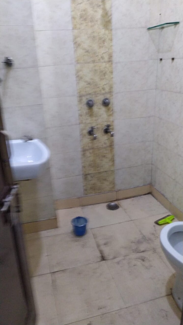 Washroom, rohini sector 8 Commercial Office Space 550 Sq.Ft. In Rohini Sector 8 Delhi 8482880