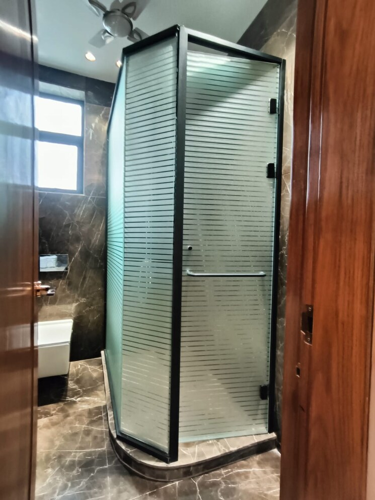 Bathroom, green park 4 Bedroom 300 Sq.Yd. Builder Floor In Green Park Delhi 8482951