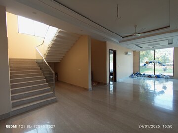 Master Bedroom in 5 BHK Villa at Palm Residency Chhatarpur, Chattarpur – for Rent