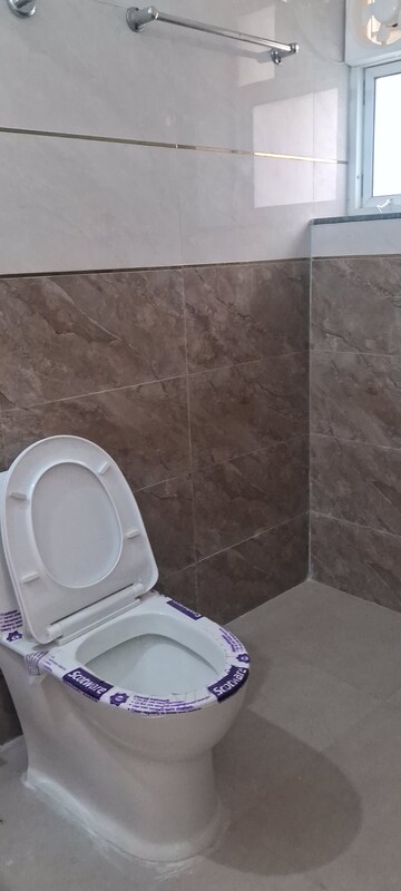 Bathroom in 2 BHK Apartment at Sarita Vihar Pocket-C RWA, Sarita Vihar – for Rent