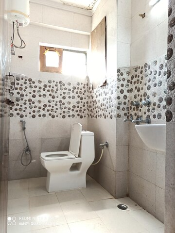 Bathroom in 1 RK Apartment at Vatika City, Sector 49 – for Rent