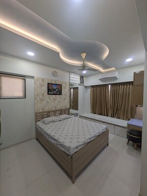 Master Bedroom in 3 BHK Apartment at Pranav Flora Enclave, Borivali East – for Sale