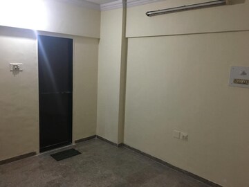 Room in 2 BHK Apartment at Velentine Tower, Goregaon East – for Rent