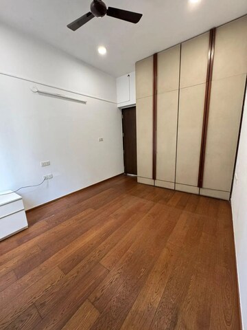 Room in 4 BHK Apartment at Lodha World View, Worli – for Rent